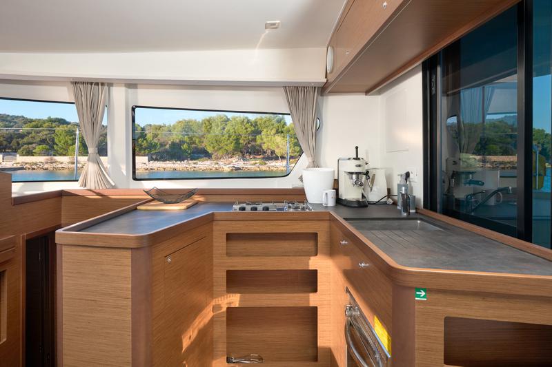 Book yachts online - catamaran - Lagoon 42 - BARNEY  - rent