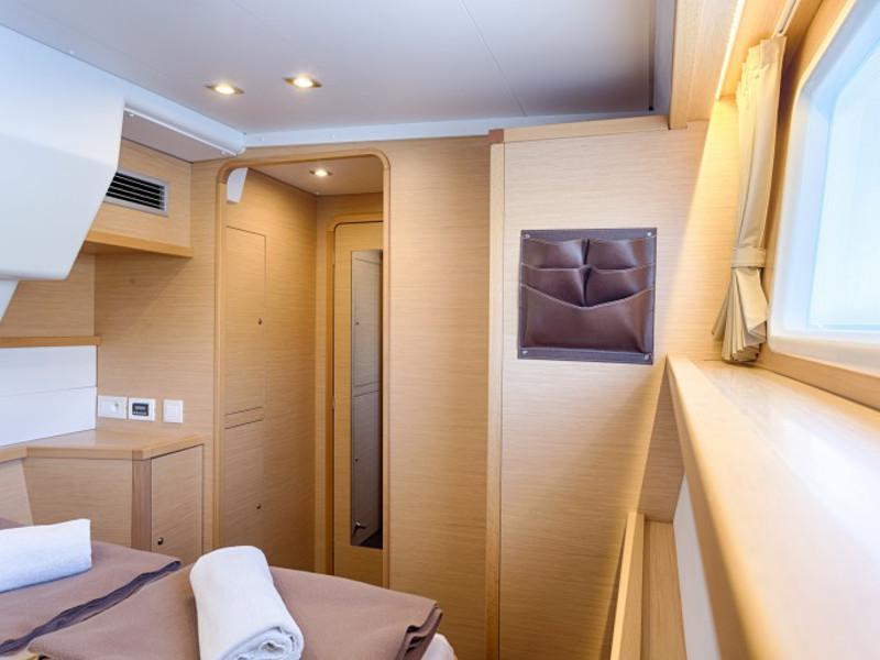 Book yachts online - catamaran - Lagoon 450 F Luxury - BLUE BERRY  - rent
