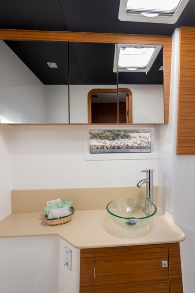 Book yachts online - catamaran - Dufour 48 Catamaran - VAR - rent
