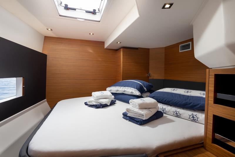 Book yachts online - catamaran - Dufour 48 Catamaran - UNO - rent