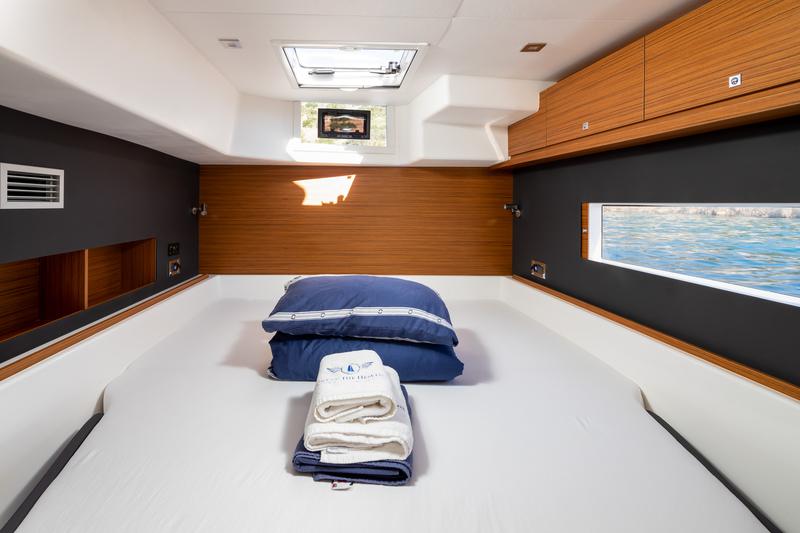 Book yachts online - catamaran - Dufour 48 Catamaran - UNO - rent