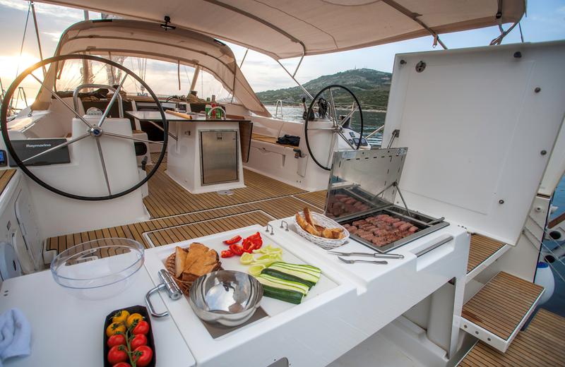 Book yachts online - sailboat - Dufour 560 Grand Large - LETO - rent