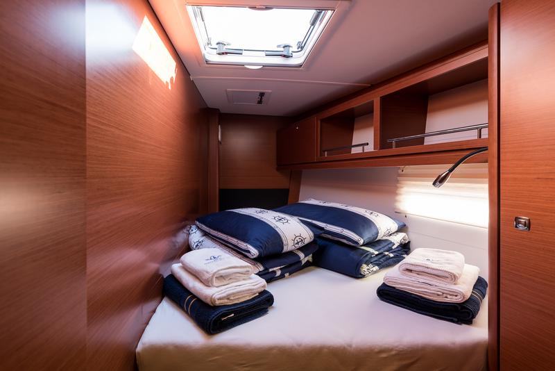 Book yachts online - sailboat - Dufour 560 Grand Large - LETO - rent