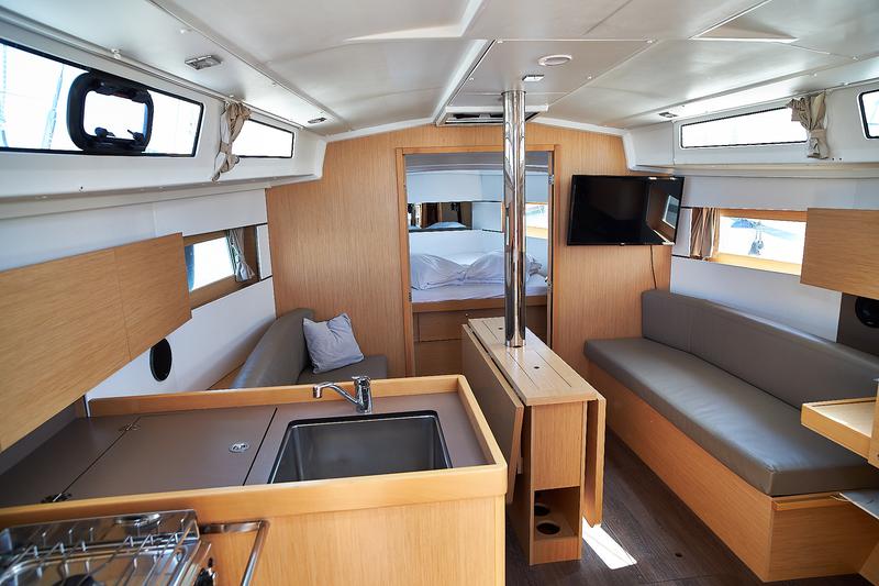 Book yachts online - sailboat - Oceanis 38.1 - Mici - rent