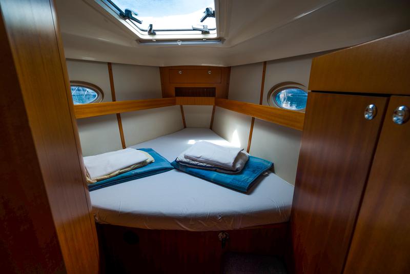 Book yachts online - sailboat - Elan 434 Impression - Luka X (sails 2015) - rent