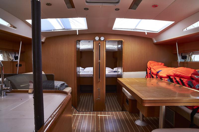 Book yachts online - sailboat - Jeanneau 53 - Tina (sails 2019) - rent