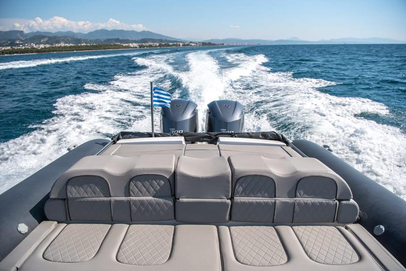 Book yachts online - motorboat - Scorpion Seafarer 36 - Artemis - rent