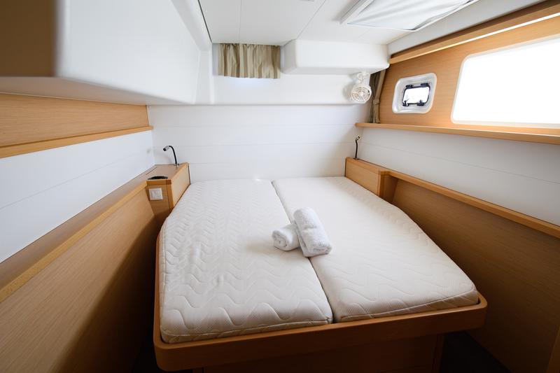 Book yachts online - catamaran - Lagoon 450  Flybridge - Athina (A/C - Generator) (Pax 12) (Rebuilt 2020) - rent