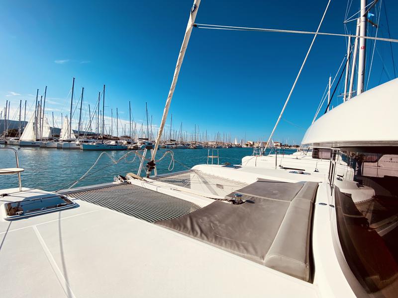Book yachts online - catamaran - Lagoon 42 - Kaiki (A/C - Generator) - rent