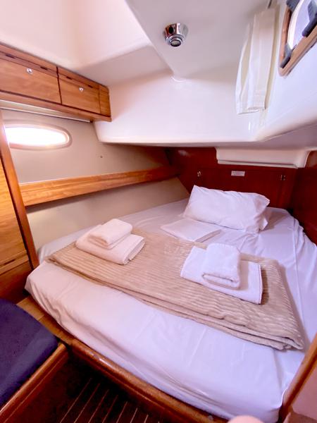 Book yachts online - sailboat - Bavaria 42 Cruiser - Iro (Refit 2019) - rent