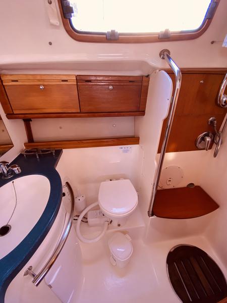 Book yachts online - sailboat - Bavaria 42 Cruiser - Iro (Refit 2019) - rent