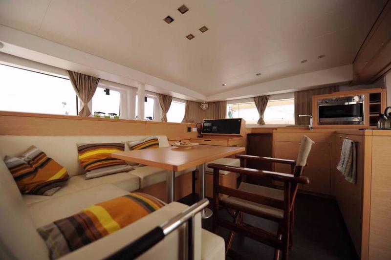 Book yachts online - catamaran - Lagoon 400 S2 - Ipanema - rent