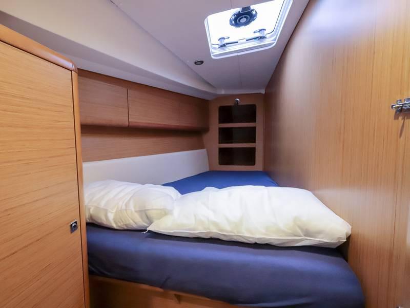 Book yachts online - sailboat - Sun Odyssey 44 i - OCEANIA - rent