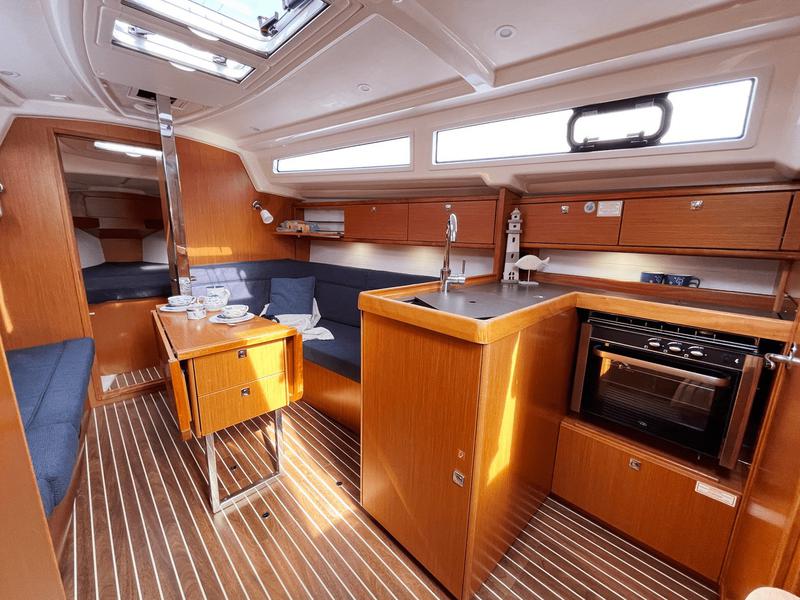 Book yachts online - sailboat - Bavaria 34 Cruiser - Siesta - rent