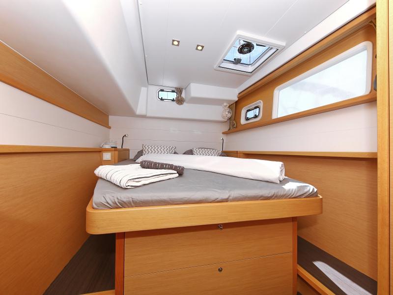 Book yachts online - catamaran - Lagoon 450  Flybridge - Mantra (Generator + watermaker) - rent