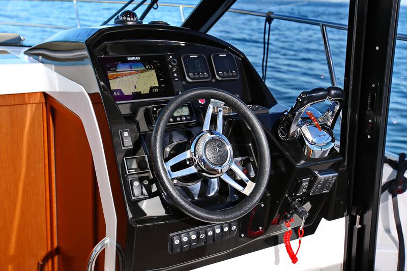Book yachts online - motorboat - Merry Fisher 895 - VIP 3029ZD - rent