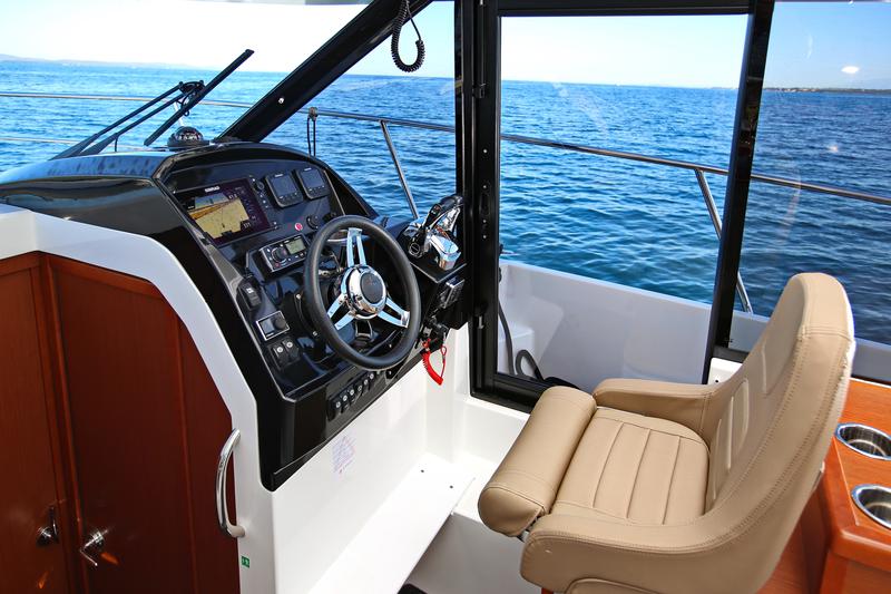 Book yachts online - motorboat - Merry Fisher 895 - VIP 3029ZD - rent