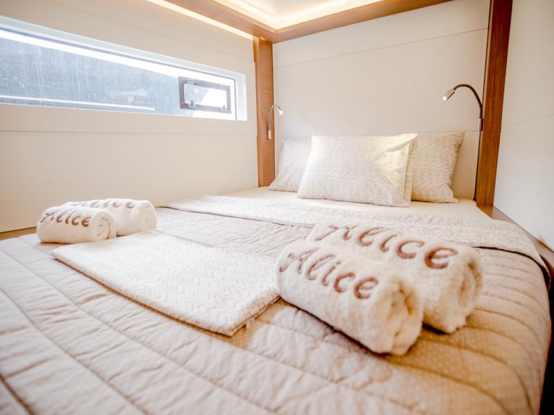 Book yachts online - catamaran - Lagoon 46 - ALICE - rent