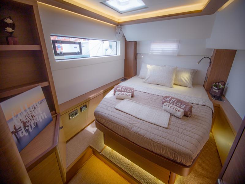 Book yachts online - catamaran - Lagoon 46 - ALICE - rent