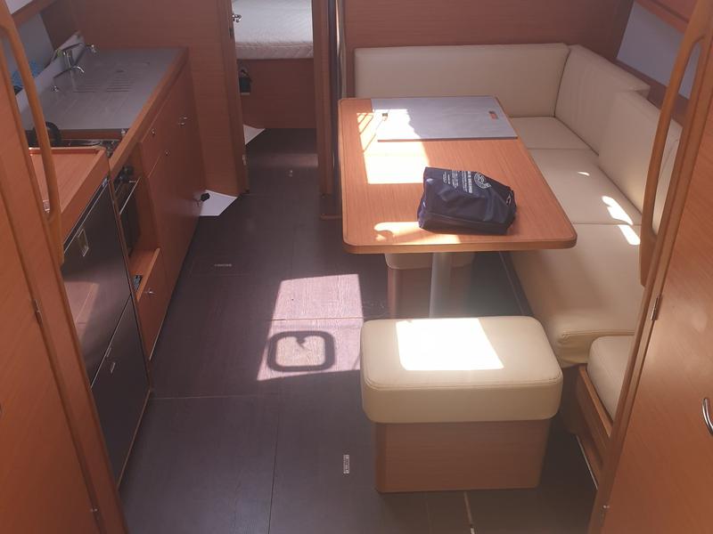 Book yachts online - sailboat - Dufour 390 Grand Large - Arya - rent