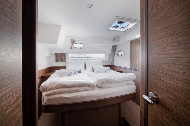Book yachts online - catamaran - Lagoon 42 - LA PERLA (WITH AC&amp;GENERATOR OWNER VERSION) - rent