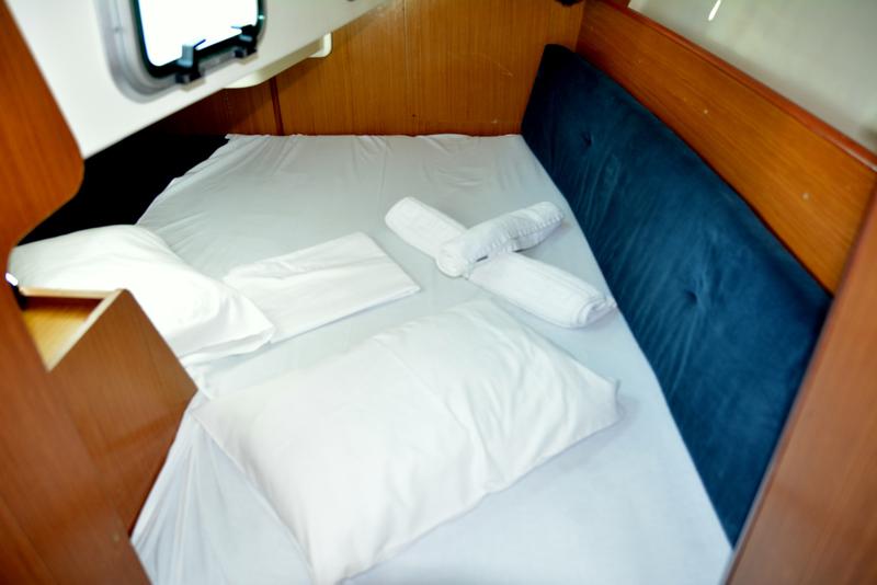 Book yachts online - sailboat - Sun Odyssey 32i - Charoula - rent