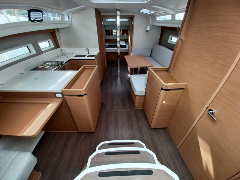 Book yachts online - sailboat - Sun Odyssey 440 - SO440 (2+1 cab) - rent