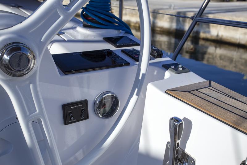 Book yachts online - sailboat - Elan 40 Impression - JANINA - rent