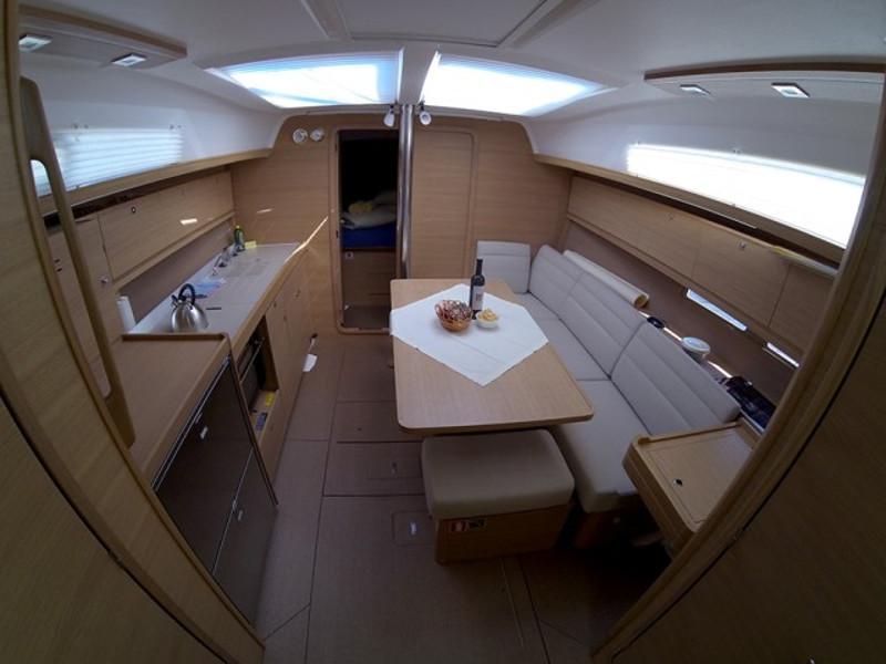 Book yachts online - sailboat - Dufour 382 GL - Niké - rent