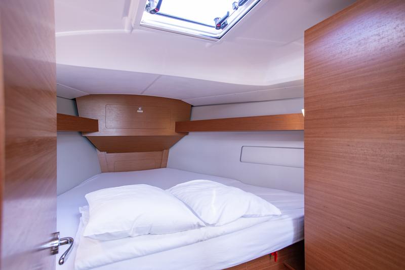 Book yachts online - sailboat - Dufour 382 GL - Niké - rent
