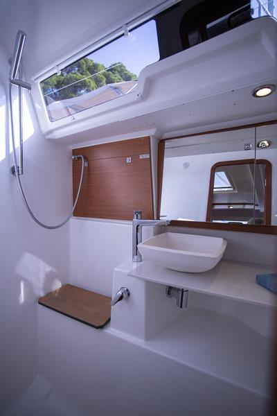 Book yachts online - sailboat - Dufour 412 Grand large - Eva - rent