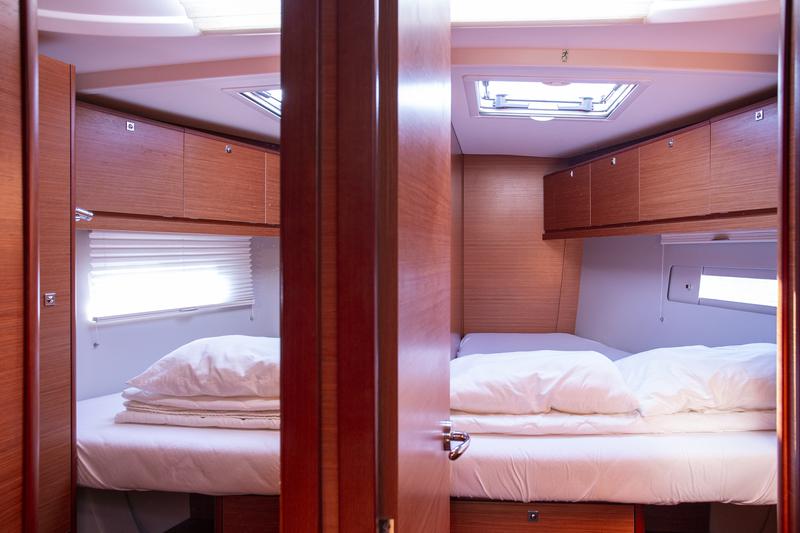 Book yachts online - sailboat - Dufour 520 Grand Large - Lateja - rent