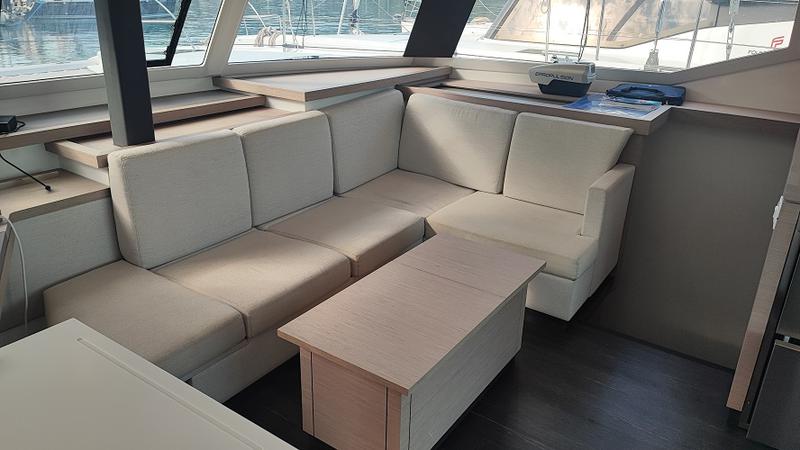Book yachts online - catamaran - Astréa 42 - Reina - rent