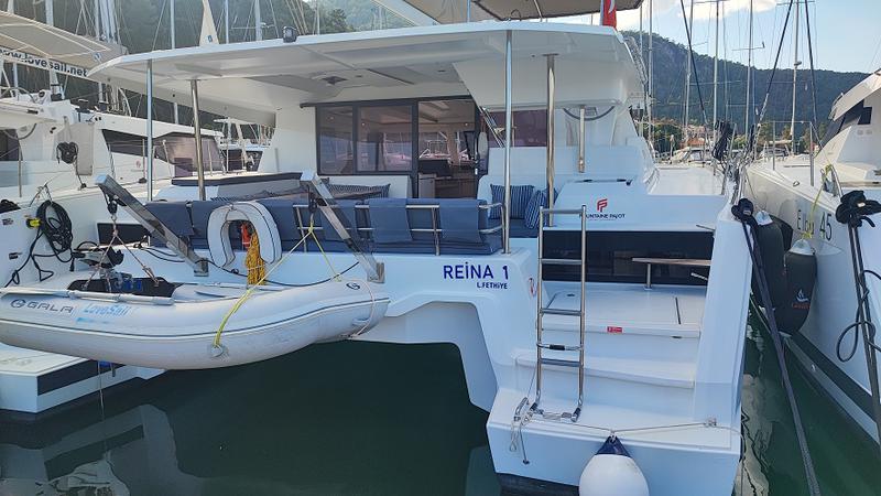 Book yachts online - catamaran - Astréa 42 - Reina - rent