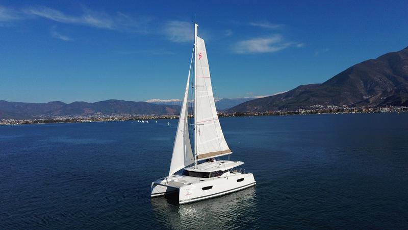 Book yachts online - catamaran - Astréa 42 - Reina - rent