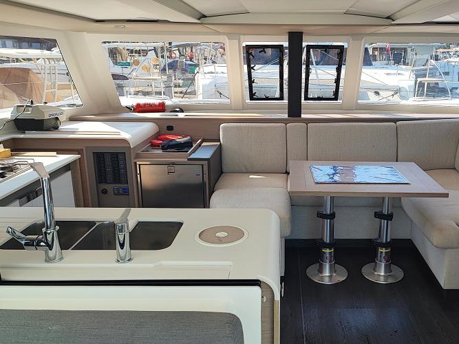 Book yachts online - catamaran - Isla 40 - Blue Orion - rent