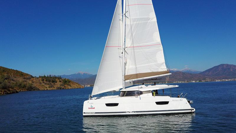 Book yachts online - catamaran - Astréa 42 - Gloria - rent