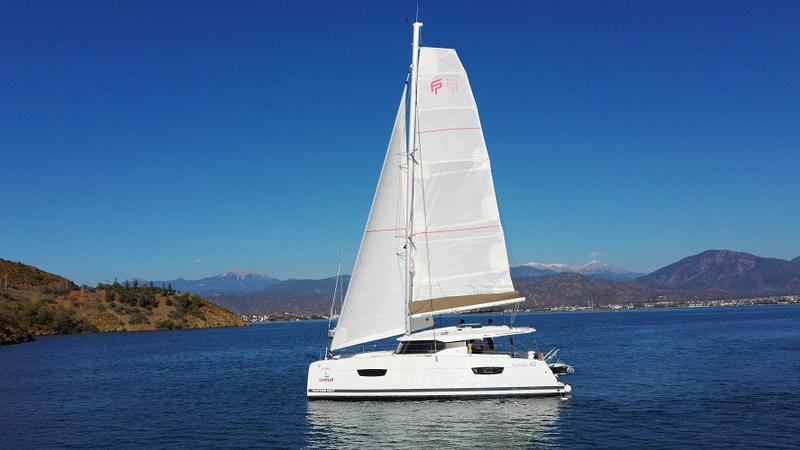 Book yachts online - catamaran - Astréa 42 - Gloria - rent