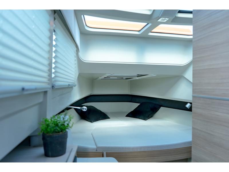 Book yachts online - motorboat - Saxdor 320 GTO - Absinthe - rent