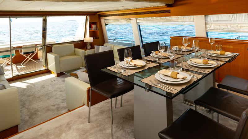 Book yachts online - motorboat - Ferretti 780 - Nineteen - rent