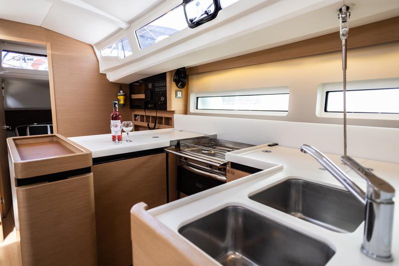 Book yachts online - sailboat - Sun Odyssey 440 - Irini - rent