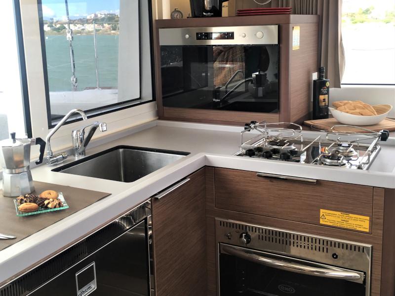 Book yachts online - catamaran - Lagoon 40 - Laguna Goo - rent