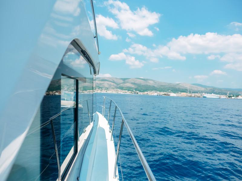 Book yachts online - motorboat - Bavaria E40 Fly - Ivona - rent