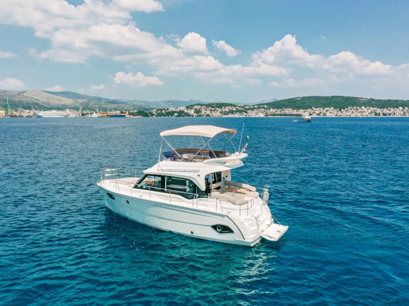 Book yachts online - motorboat - Bavaria E40 Fly - Ivona - rent
