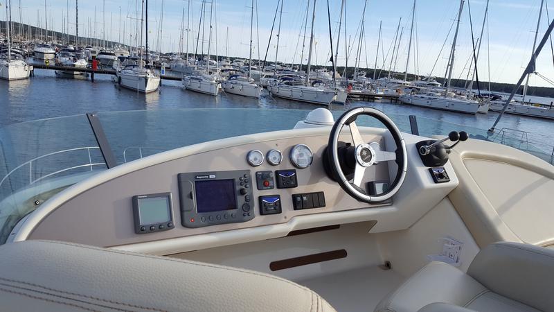 Book yachts online - motorboat - Prestige 36 Fly - Fortuna - rent