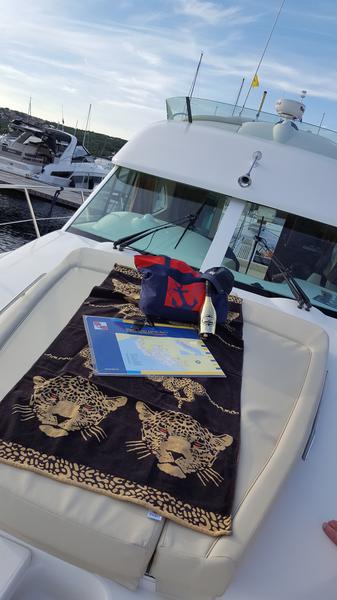 Book yachts online - motorboat - Prestige 36 Fly - Fortuna - rent