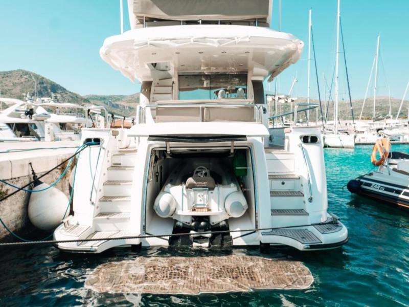 Book yachts online - motorboat - Elegance 60 Fly - Lifestyle 1 - rent