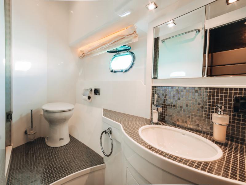 Book yachts online - motorboat - Elegance 60 Fly - Lifestyle 1 - rent