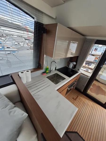 Book yachts online - motorboat - Monte Carlo 52 - Nora - rent