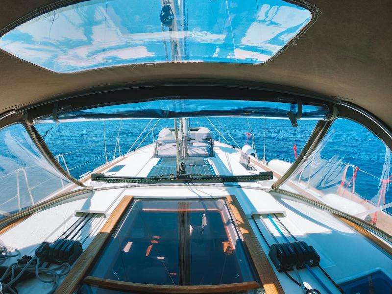 Book yachts online - sailboat - Sun Odyssey 479 - Guinness  - 4 electric WC - new sails 2022 - rent